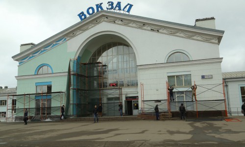 Фасад здания железнодорожного вокзала начали обновлять