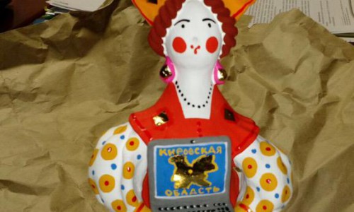 Белых подарил компании «Яндекс» дымковскую барыню с ноутбуком