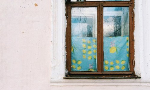 Четверг в Кирове: лимонные занавески и игрушка из 90-х