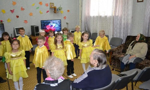 "Ростелеком" поздравил кировских пенсионеров с днем пожилого человека