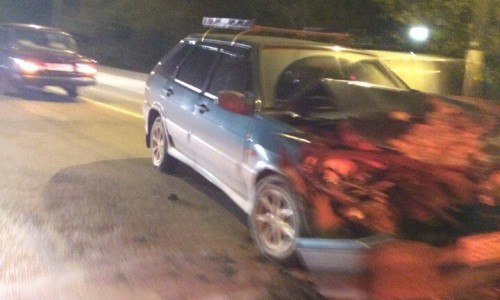 В Кирове на улице Московской «ВАЗ» влетел в «Тойоту Лэнд Крузер»