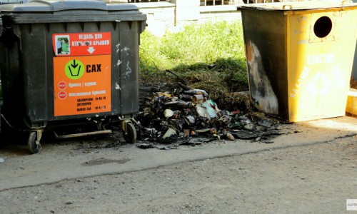 В Кирове с разницей в один час сгорели два контейнера для мусора