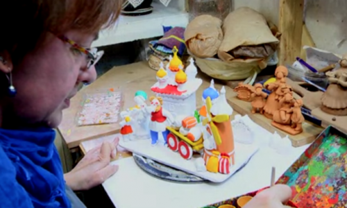 В подарок на день рождения Владимир Путин получил дымковскую игрушку