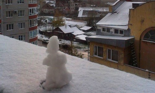 Пятница в Кирове: подарок от души и первый снеговик