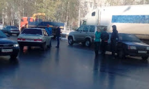 В Кирове на Октябрьском проспекте столкнулись два "ВАЗа"