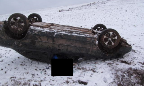 В Кировской области иномарка "вылетела" в кювет и перевернулась: водитель погиб