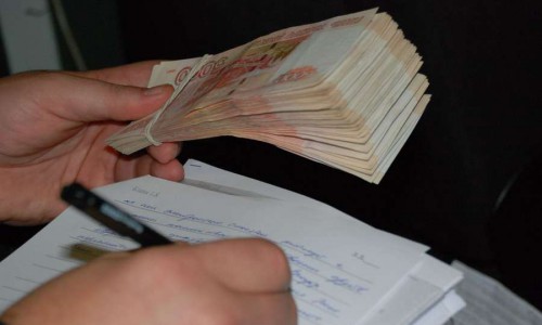 Предприниматель из Ижевска обманул кировского коллегу на 300 тысяч рублей