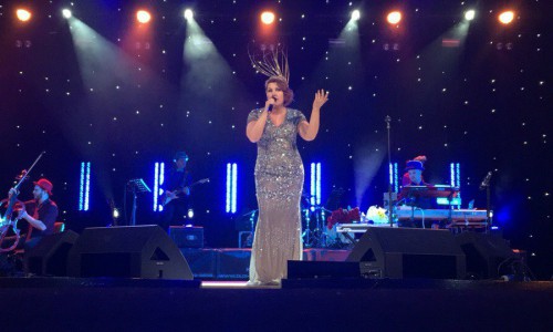 На концерте в Кирове Ева Польна удивила кировчан нарядами