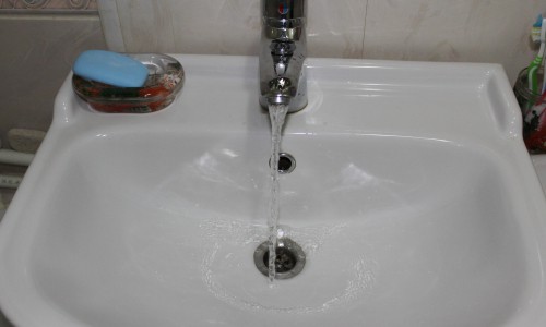 В двух микрорайонах Кирова отключат холодную воду