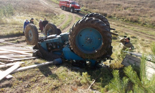 В Кировской области перевернулся трактор: водитель погиб