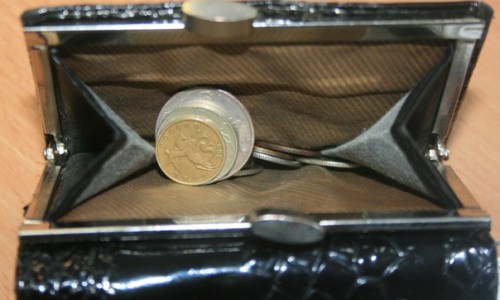 Кировчане могут пожаловаться на маленькую зарплату в горадминистрацию