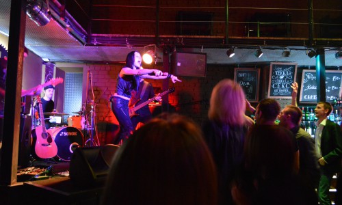 Концерт Мары в Кирове: зрители посылали певице воздушные поцелуи