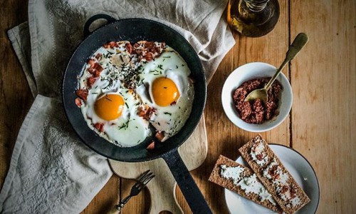 Пятница в Кирове: сказочный рассвет, яичница с беконом и  страшная вывеска