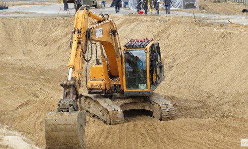 В Кировской области сторож утопил  трубоукладчик и экскаватор в болоте