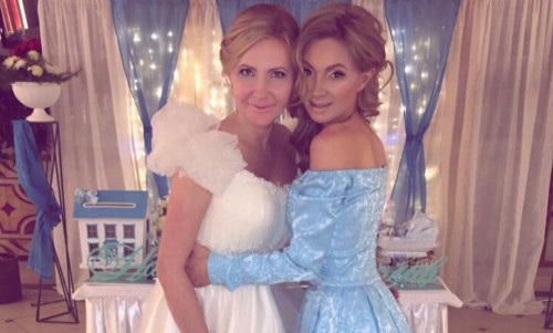 Фото: в Кирове Евгения Феофилактова выдала замуж сестру