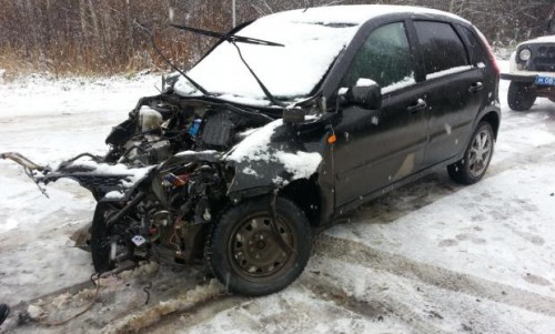 В Кировской области лоб в лоб столкнулись две легковушки: погиб один человек