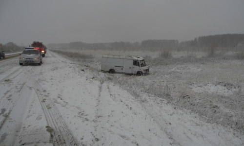 В Кировской области «Мерседес» слетел с трассы: пятеро получили травмы