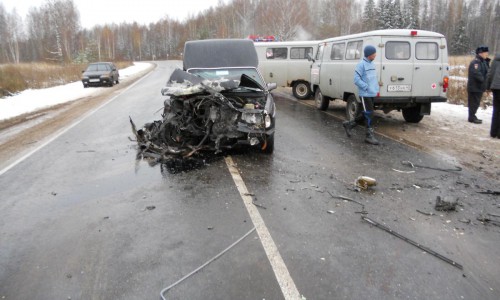 Смертельное ДТП в Кировской области: на трассе столкнулись катафалк и "семерка"