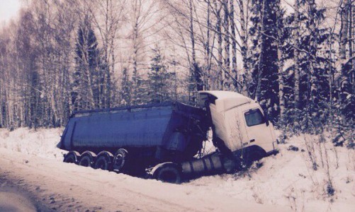 На трассе Вятка фура съехала в кювет