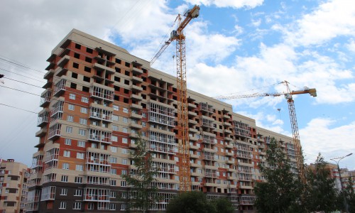 Эксперты назвали цены на самую дешевую и самую дорогую квартиру в кировских новостройках