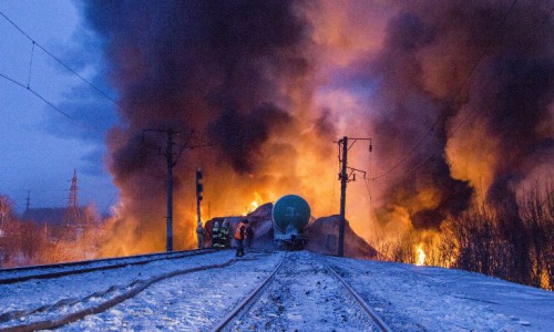 Владельцы гаражей, сгоревших от схода цистерн в Нововятске, просят у РЖД 12 миллионов рублей