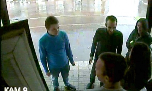 В Кирове полицейские разыскивают троих молодых людей, которые избили и ограбили девушку