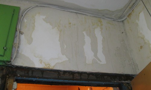 В Кирове после капитального ремонта дома затопило целый подъезд