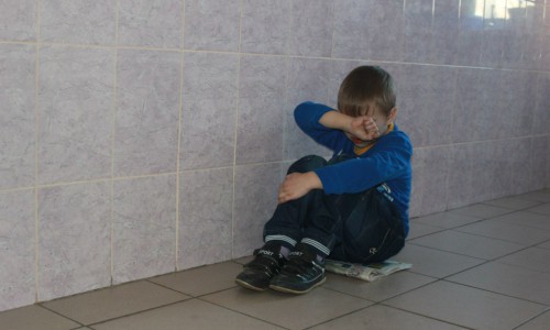 В Кировской области бывший полицейский нанес побои ребенку-инвалиду