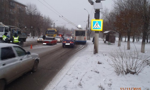 Видео: на улице Ломоносова в Кирове «семерка» сбила пешехода