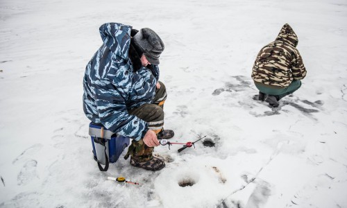 В Кировской области двое рыбаков провалились под лед