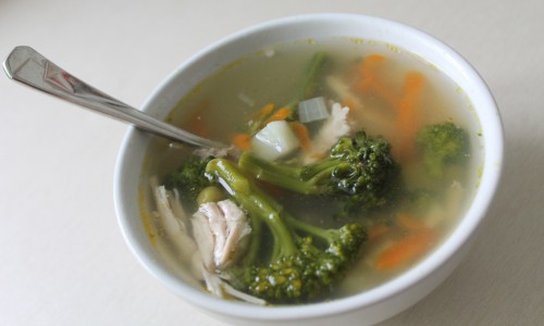 Куриный суп с брокколи: вкусное первое блюдо