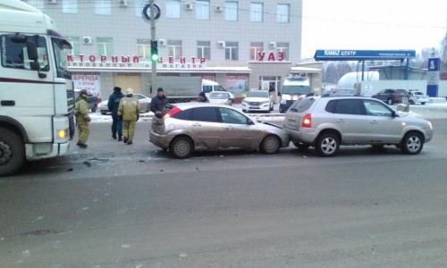 В Кирове на улице Производственной столкнулись четыре автомобиля