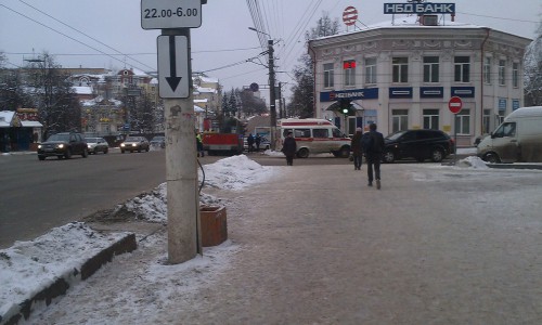 Срочная новость! В Кирове троллейбус сбил ребенка: очевидцы вытаскивали мальчика из-под колес