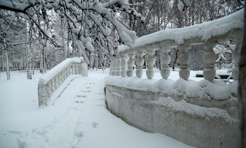 Фоторепортаж : как Киров очищали от снежных завалов