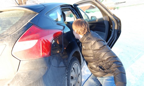 В Кировской области мужчина спалил автомобиль, который пытался угнать