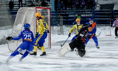 Фоторепортаж: в Кирове "Родина" сыграла с "Зорким"