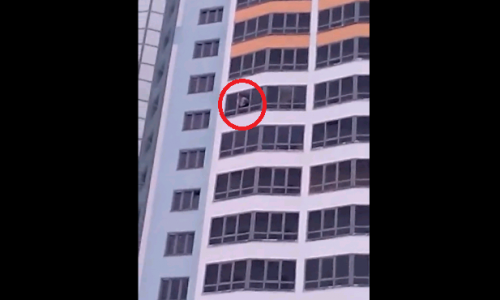 В Чистых Прудах мужчина справлял нужду из окна своей квартиры