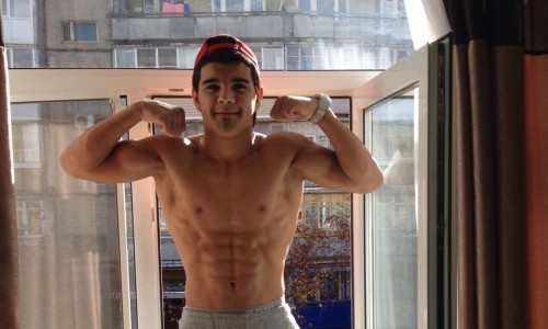 Кировский спортсмен на улице избил парня и девушку: борца исключили из спортшколы