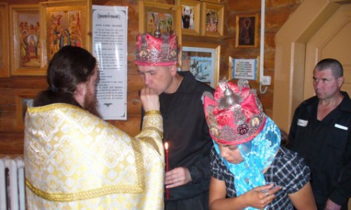 В Кировской области в колонии строгого режима провели обряд венчания