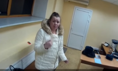 В Кирове пьяная девушка на "Ладе" протаранила три автомобиля