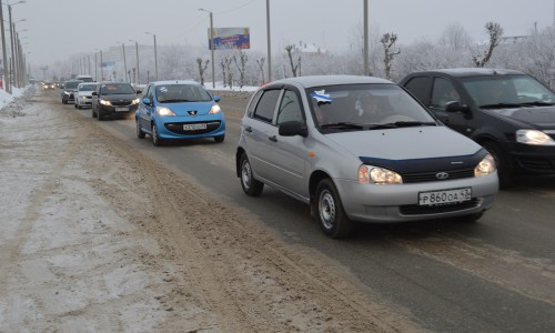 «Не хватает на кресло? Не заводи ребенка»: в Кирове прошел автопробег сотрудниц ГИБДД