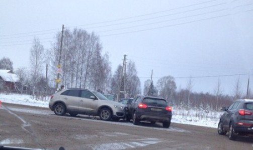 В Кирове не поделили дорогу два дорогих внедорожника