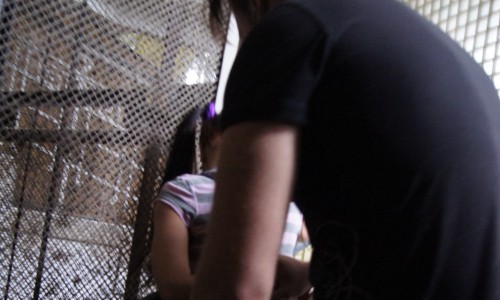 В Кировской области мужчина развратил двух приемных дочерей