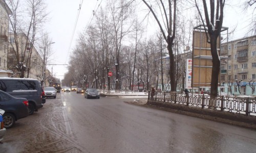 На Октябрьском проспекте иномарка сбила женщину