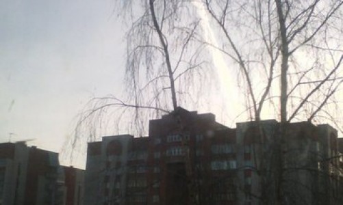 У машин сработали сигнализации, с крыш упал снег, задрожали окна: кировчан напугал сильный хлопок