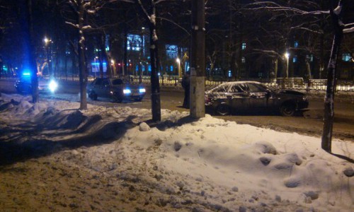 ДТП на Октябрьском проспекте: «Приора» врезалась в дерево