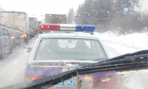 На въезде в Киров образовалась километровая пробка: полицейские не пускают протестующих дальнобойщиков