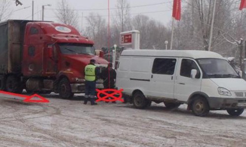 В Кирове мужчину зажало между "ГАЗелью" и фурой