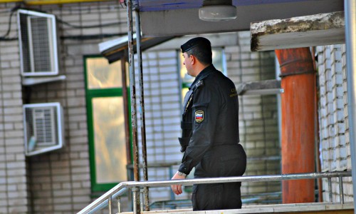 В Кирове полицейский избил подчиненного