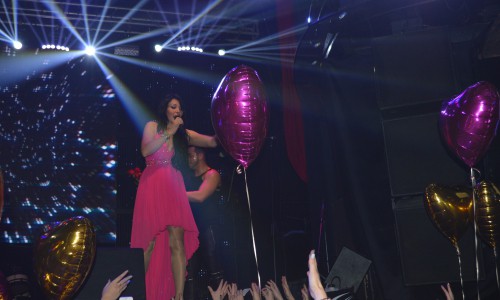 Концерт Светы в Кирове: певица кидала в зал розы и «сердца»